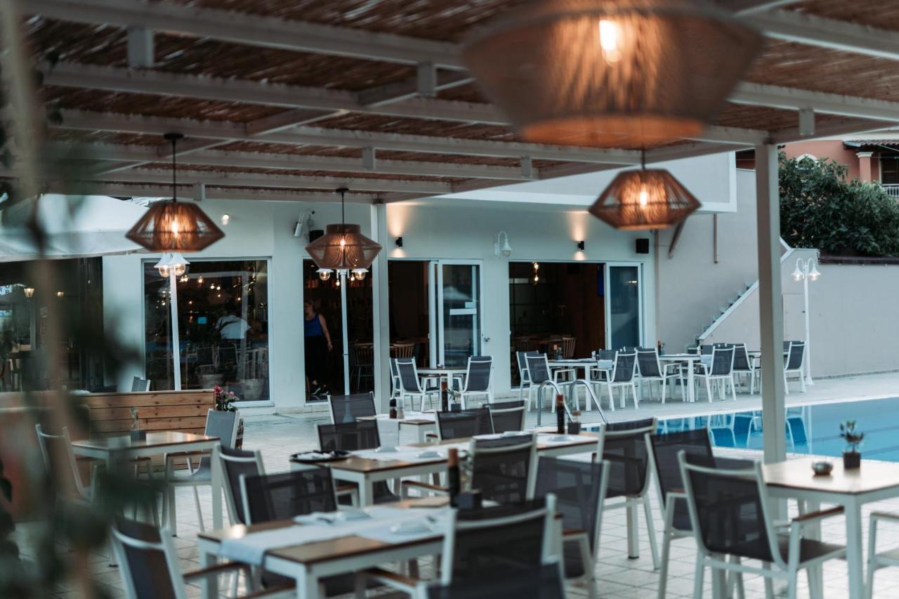 Dominoes Corfu Aparthotel Ypsos Exteriör bild