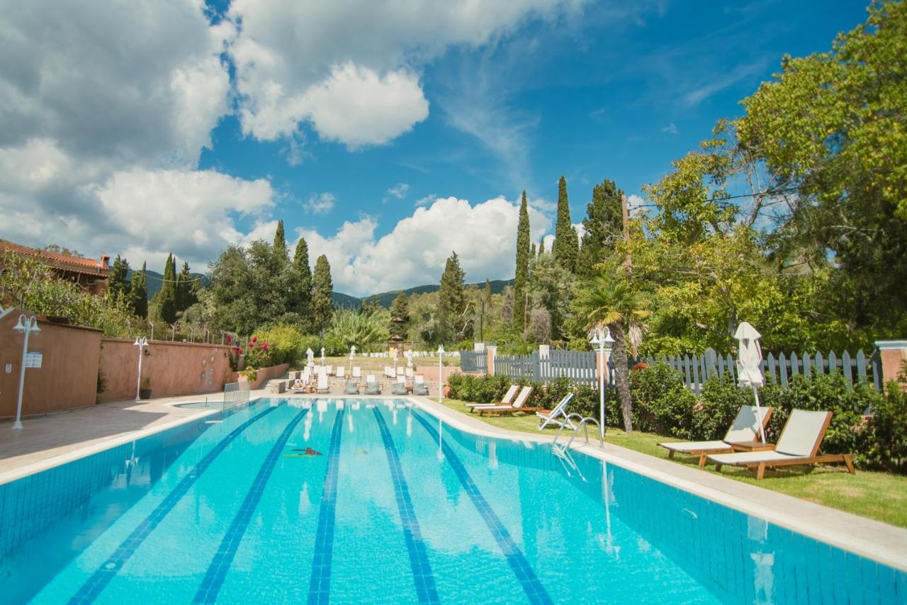 Dominoes Corfu Aparthotel Ypsos Exteriör bild