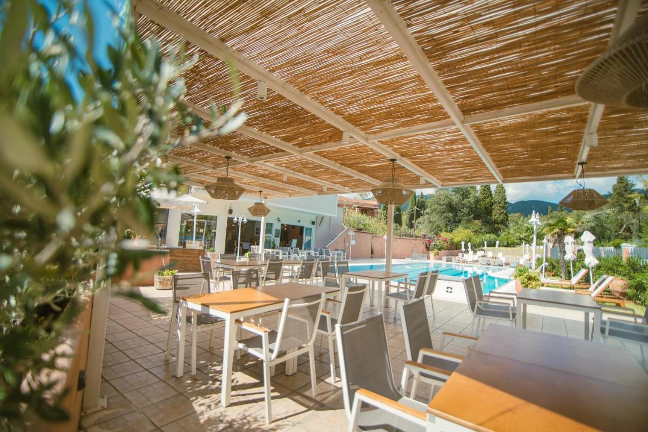 Dominoes Corfu Aparthotel Ypsos Exteriör bild