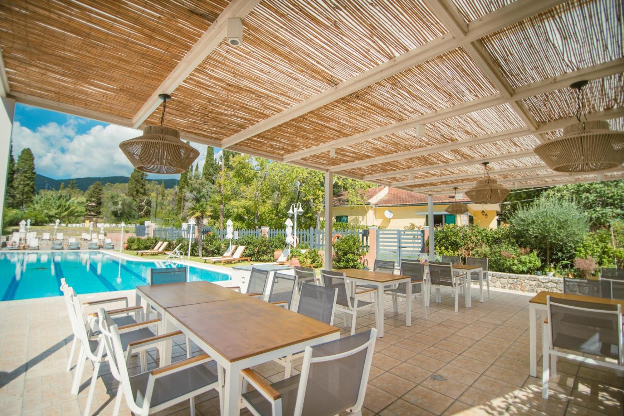 Dominoes Corfu Aparthotel Ypsos Exteriör bild