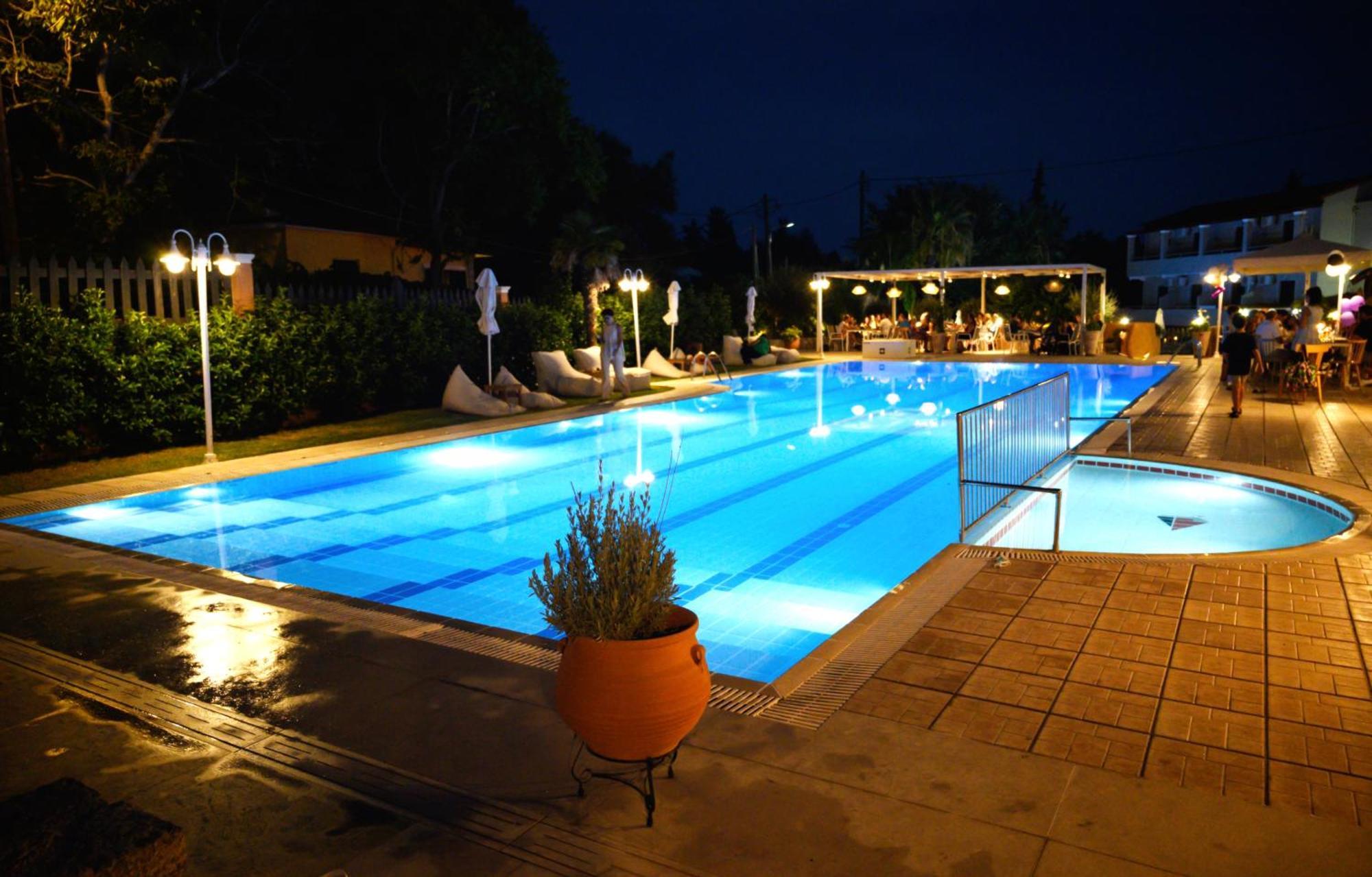 Dominoes Corfu Aparthotel Ypsos Exteriör bild