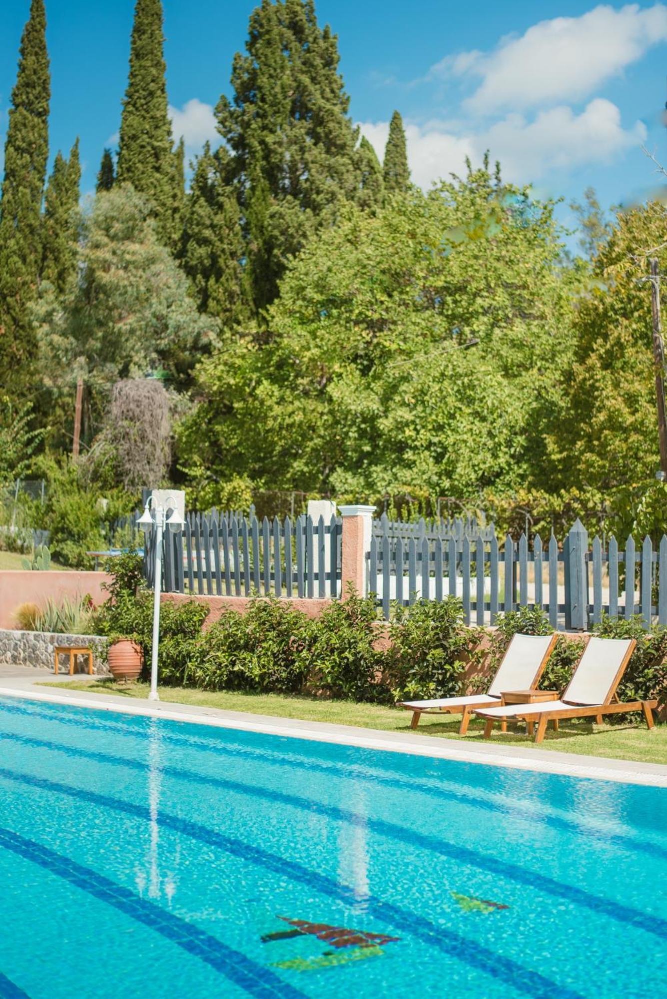 Dominoes Corfu Aparthotel Ypsos Exteriör bild